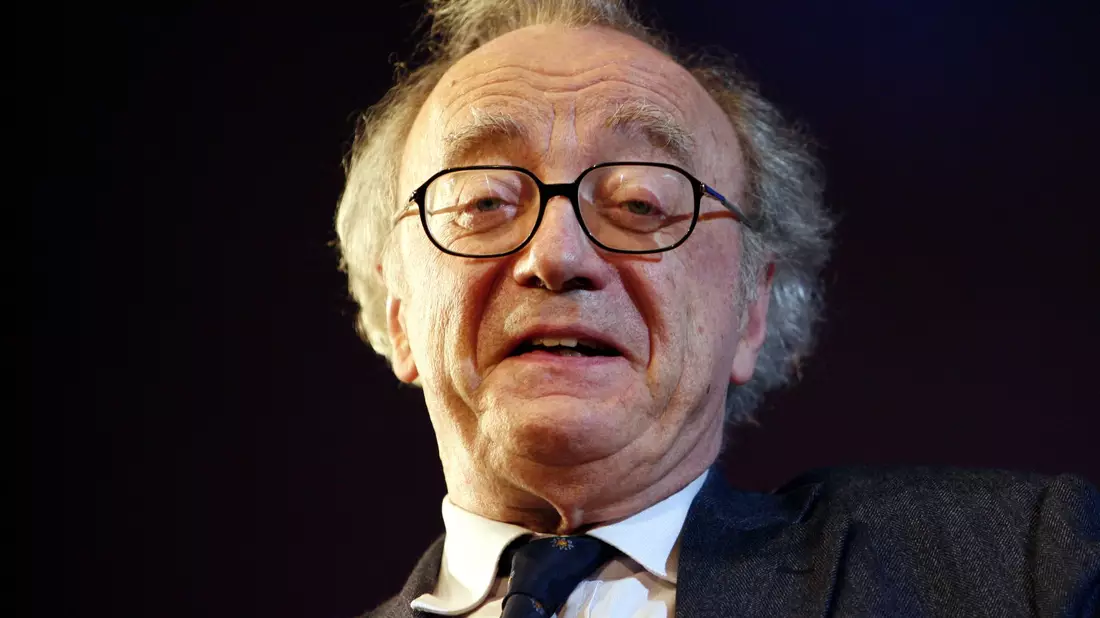 Hatte viel Sinn für Humor: der Pianist Alfred Brendel - hier im Jahr 2008 in Baden-Baden. - Bild: picture alliance / dpa
