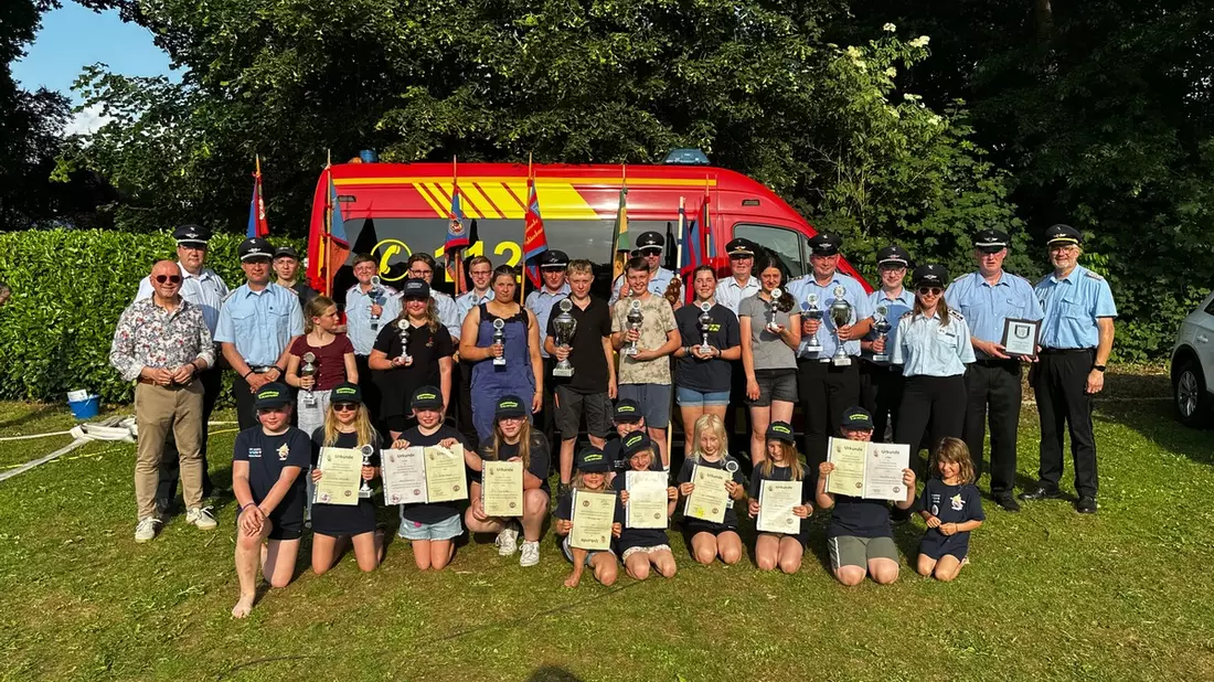 FW-ROW: 75 Jahre Feuerwehr Minstedt - Stadtfeuerwehrfest begeistert mit spannenden Wettbewerben und großem Gemeinschaftsgeist - Bild: presseportal.de