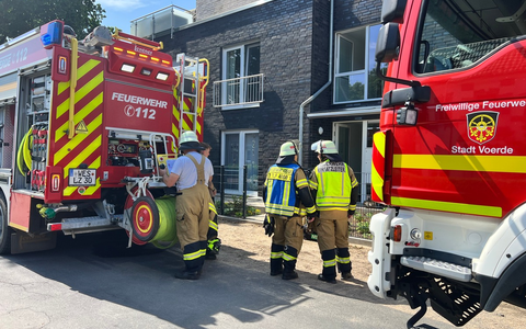 FW Voerde: Aufwändige Lüftungsmaßnahmen bei Brand in Voerde- Spellen - Foto: presseportal.de