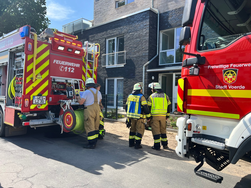 FW Voerde: Aufwändige Lüftungsmaßnahmen bei Brand in Voerde- Spellen - Foto: presseportal.de