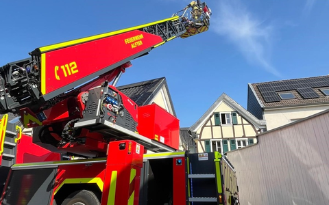 FW Alfter: Brand in einem Fachwerkhaus - aufmerksame Bewohner und Feuerwehr verhindern Brandausbreitung - Foto: presseportal.de FW Alfter: Brand in einem Fachwerkhaus - aufmerksame Bewohner und Feuerwehr verhindern Brandausbreitung - Foto: presseportal.de
