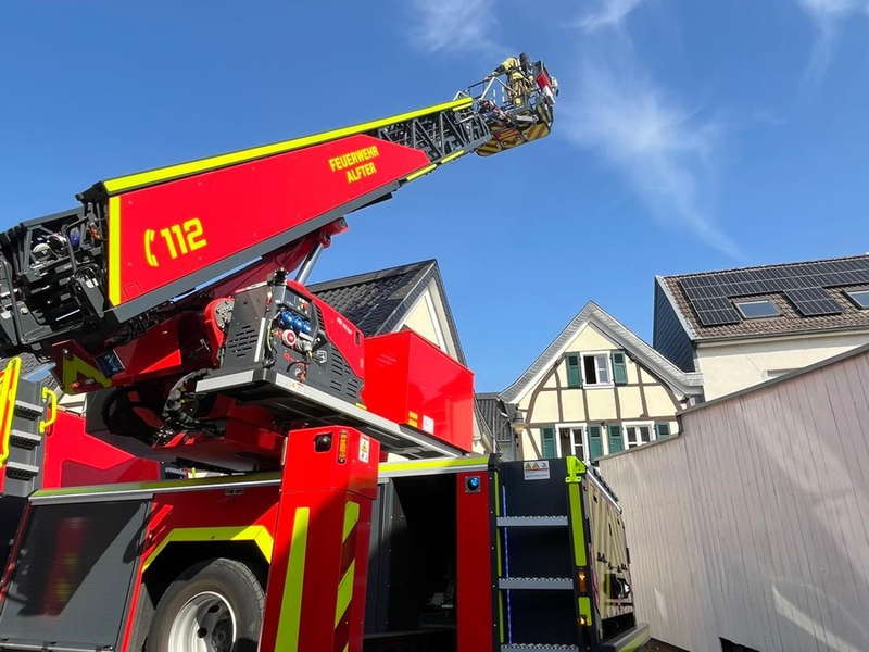 FW Alfter: Brand in einem Fachwerkhaus - aufmerksame Bewohner und Feuerwehr verhindern Brandausbreitung - Foto: presseportal.de