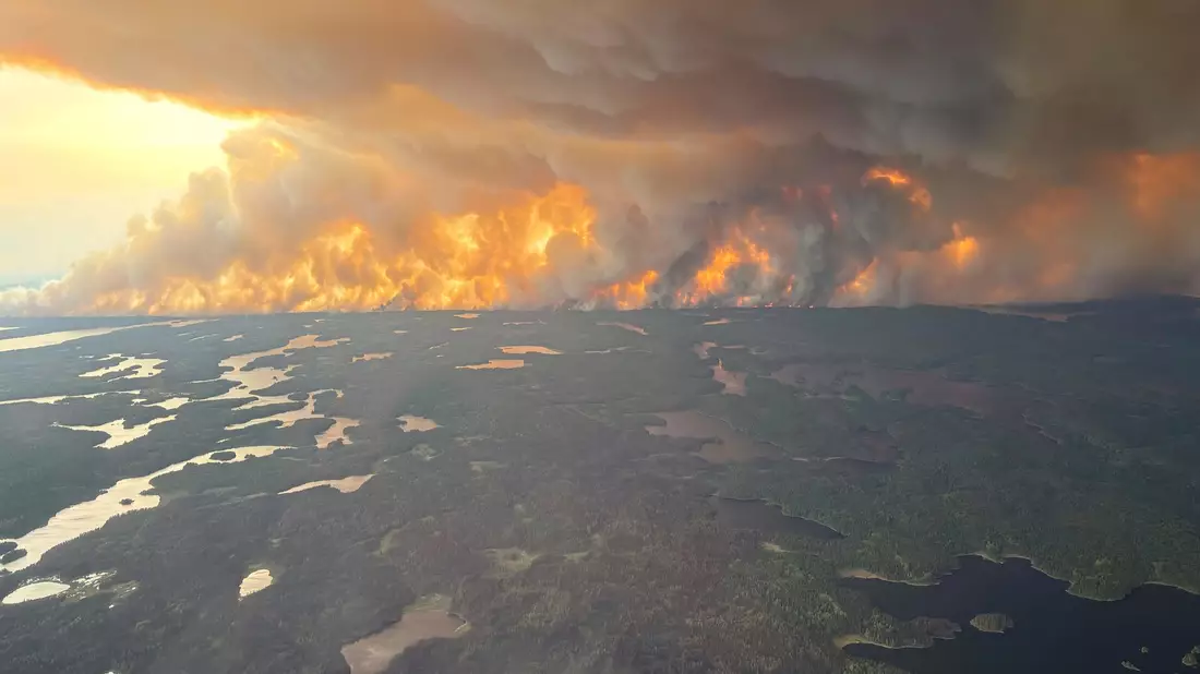 Zum Thema Waldbrände konnte sich die Gipfel-Teilnehmer auf eine gemeinsame Erklärung einigen. Wegen US-Präsident Donald Trump gibt es allerdings keine explizite Erwähnung des Klimawandels. (Archivbild) - Bild: Uncredited/Manitoba government/AP/dpa