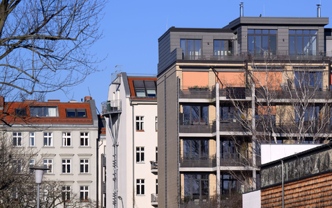 Besonders in Berlin sind die im Internet angebotenen Mieten in die Höhe geschossen. (Illustration) - Foto: Bernd von Jutrczenka/dpa
