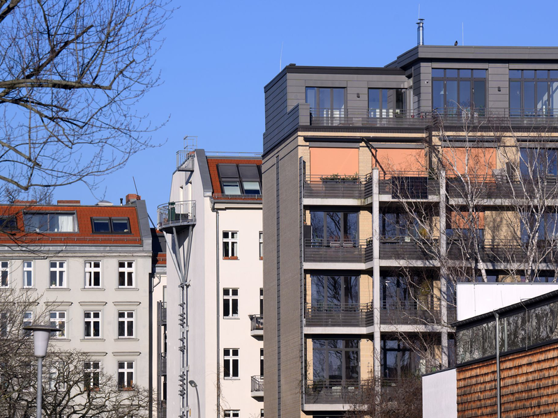 Besonders in Berlin sind die im Internet angebotenen Mieten in die Höhe geschossen. (Illustration) - Foto: Bernd von Jutrczenka/dpa