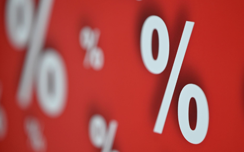 Unternehmen werben oft mit Rabattaktionen - Was gilt es dabei zu beachten? (Symbolbild) - Foto: Markus Lenhardt/dpa