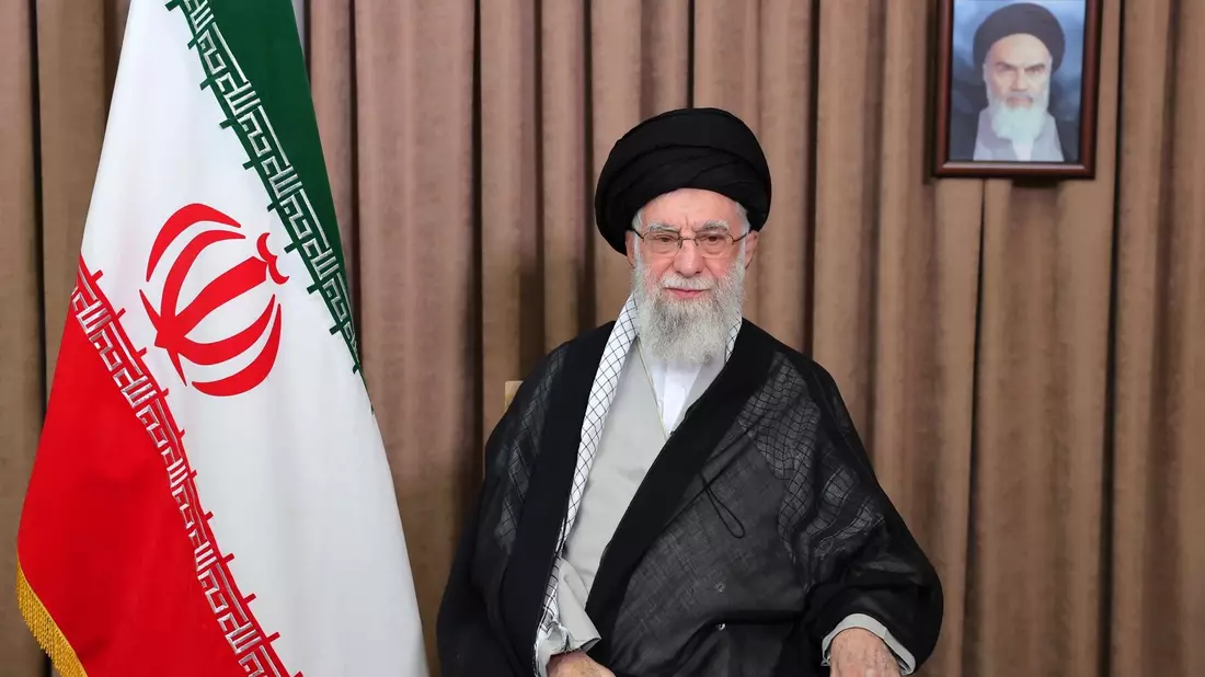 Irans oberster Führer Chamenei droht Israel. - Bild: Uncredited/Office of the Iranian Supreme Leader/dpa