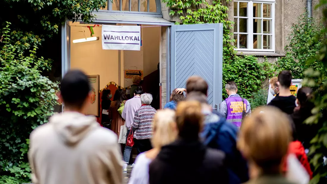 Der Soziologe Ansgar Hudde stellt in einem neuen Buch die These auf, dass Deutschlands Wahlbezirke gemischter sind als gedacht (Archivbild). - Bild: Hauke-Christian Dittrich/dpa