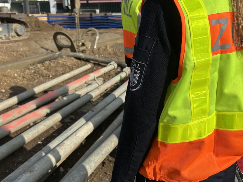 HZA-H: Bundesweite Schwerpunktprüfung in der Bau-Branche - Zoll Hannover prüft auf Baustellen - Foto: presseportal.de