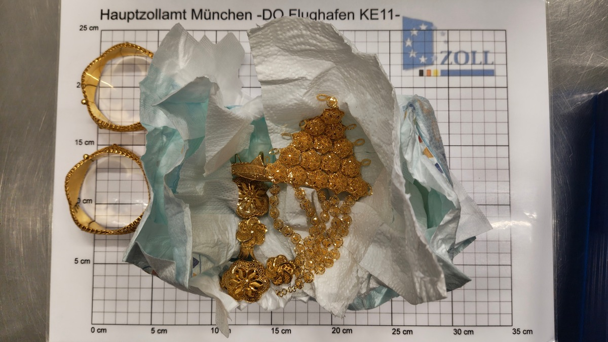 HZA-M: Zoll entdeckt Goldschmuck, versteckt in Babywindeln - Foto: presseportal.de