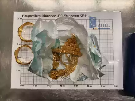 HZA-M: Zoll entdeckt Goldschmuck, versteckt in Babywindeln - Foto: presseportal.de