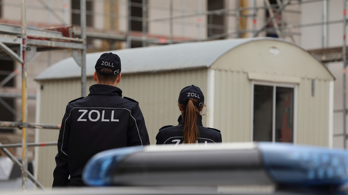 HZA-BS: Bundesweite Schwerpunktprüfung gegen Schwarzarbeit in der Baubranche / Finanzkontrolle Schwarzarbeit des Hauptzollamts Braunschweig kontrolliert Baustellen im gesamten Bezirk - Foto: presseportal.de