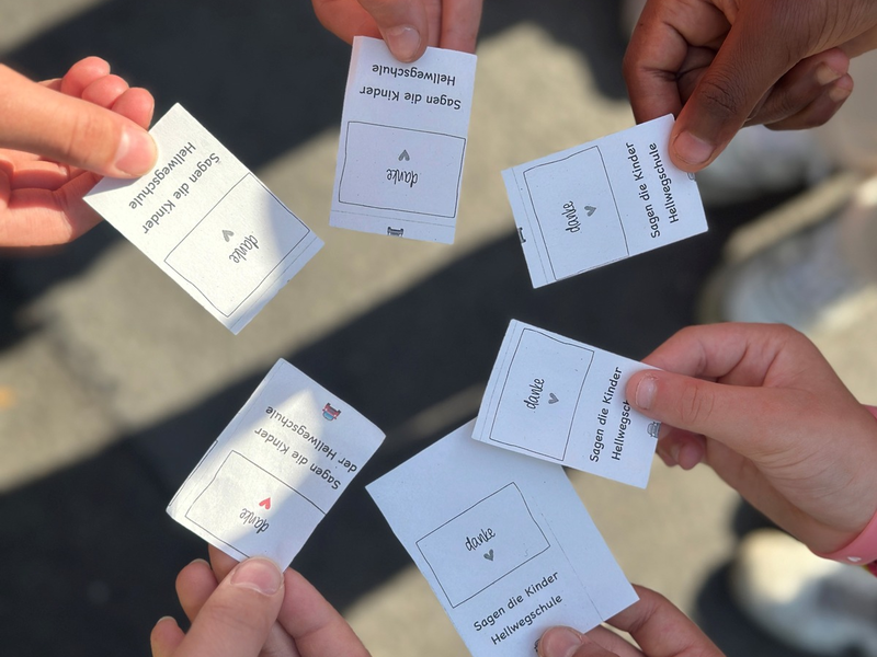 POL-BO: Kleine Helfer ganz groß: Kinder verteilen Dank- und Denkzettel - Foto: presseportal.de