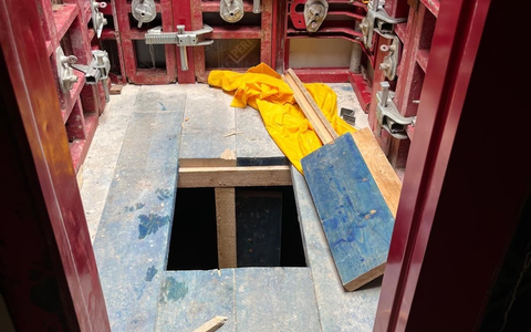 HZA-P: Illegale BeschĂ€ftigung und Fluchtversuche bei Baustellenkontrolle in Potsdam / Finanzkontrolle Schwarzarbeit deckt zahlreiche VerstöĂe auf - Foto: presseportal.de HZA-P: Illegale BeschĂ€ftigung und Fluchtversuche bei Baustellenkontrolle in Potsdam / Finanzkontrolle Schwarzarbeit deckt zahlreiche VerstöĂe auf - Foto: presseportal.de