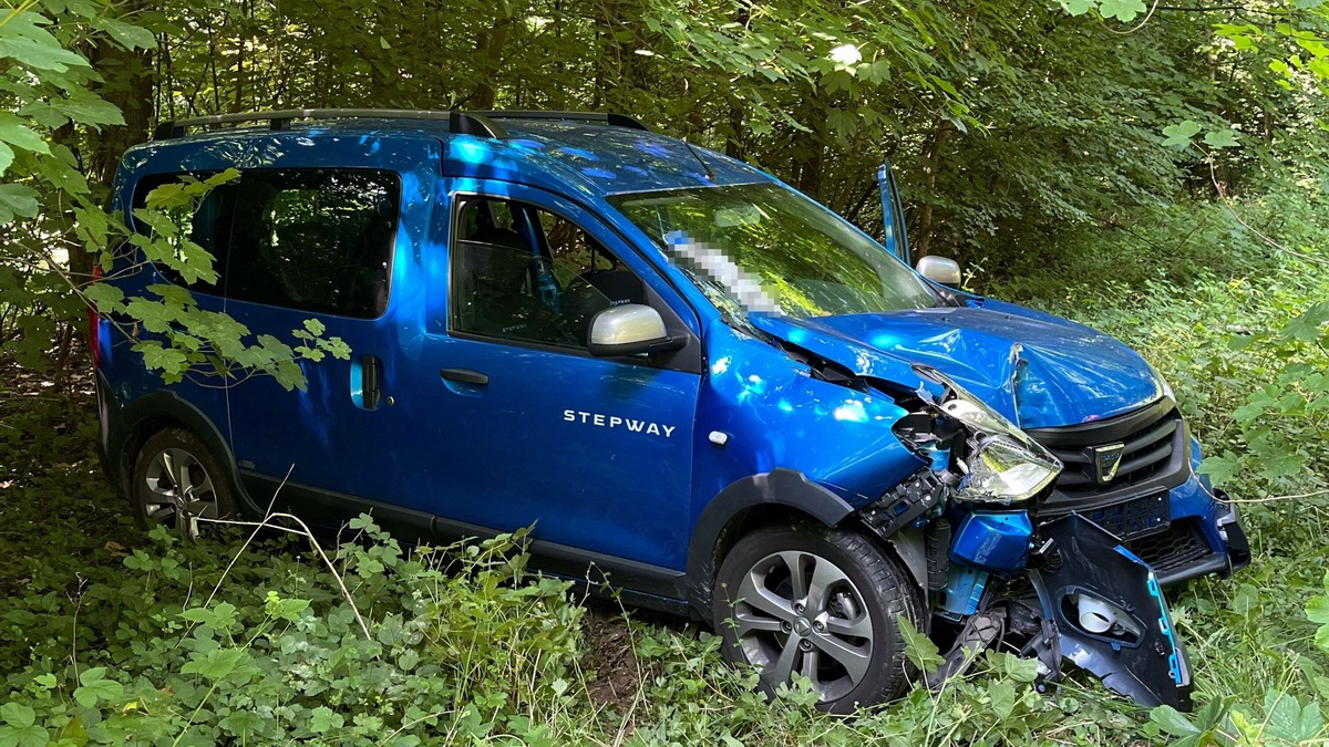 POL-RBK: Overath - Pkw-Fahrerin kommt von Fahrbahn ab und prallt gegen Baum - Foto: presseportal.de