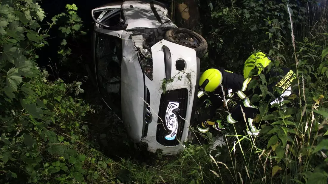 POL-RBK: Leichlingen - Pkw-Fahrer weicht Reh aus und verletzt sich schwer - Bild: presseportal.de