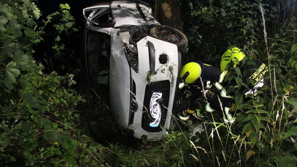POL-RBK: Leichlingen - Pkw-Fahrer weicht Reh aus und verletzt sich schwer - Foto: presseportal.de