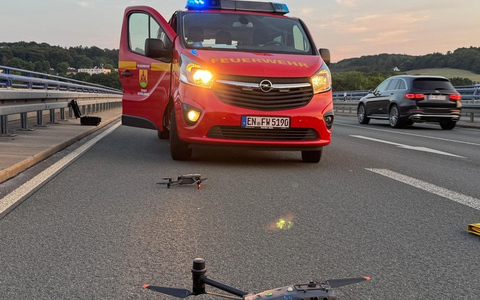 FW-EN: Überörtliche Hilfe mit Fachgruppe Drohne und Strömungsrettern in Wetter (a. d. Ruhr) - Foto: presseportal.de FW-EN: Überörtliche Hilfe mit Fachgruppe Drohne und Strömungsrettern in Wetter (a. d. Ruhr) - Foto: presseportal.de