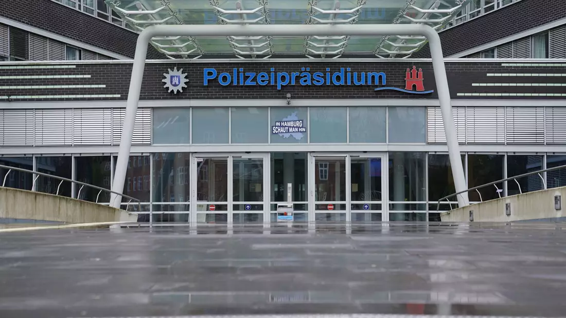 Ein 20-Jähriger wurde wegen Mordes an einem Kind festgenommen. (Symbolbild)  - Bild: Marcus Brandt/dpa