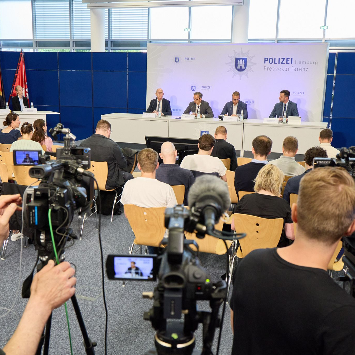 Zahlreiche Kinder seien virtuell sexuell missbraucht worden, berichtete Generalstaatsanwalt Jörg Fröhlich über die Ermittlungsergebnisse. - Foto: Georg Wendt/dpa