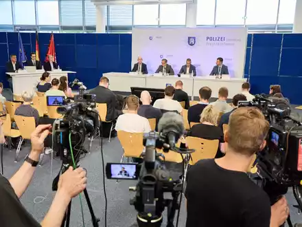 «Die Taten übersteigen menschliche Vorstellungen», sagte Generalstaatsanwalt Jörg FRöhlich. - Foto: Georg Wendt/dpa