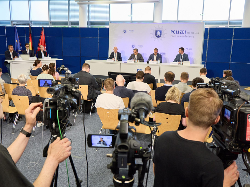 «Die Taten übersteigen menschliche Vorstellungen», sagte Generalstaatsanwalt Jörg Fröhlich. - Foto: Georg Wendt/dpa