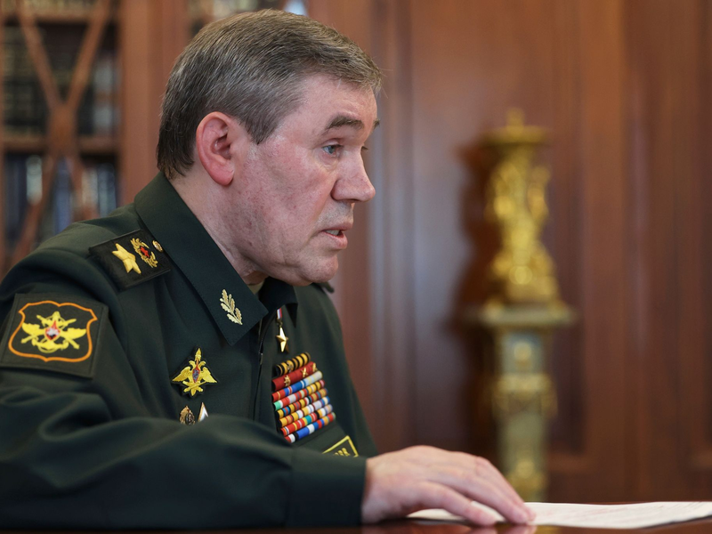 Russlands Generalstabschef Gerassimow soll ins Frontgebiet gereist sein. (Archivbild) - Foto: Vyacheslav Prokofyev/Pool Sputnik Kremlin/AP/dpa