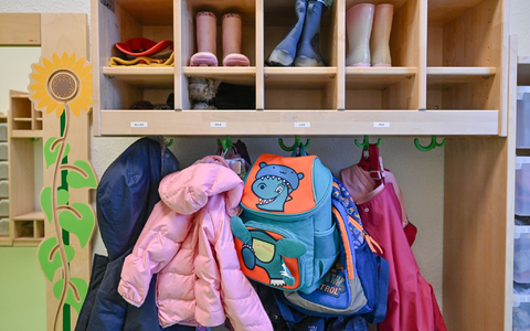 Im Osten SchlieĂungen, im Westen Platzmangel - die Kita-Krise hat verschiedene Facetten. - Foto: Patrick Pleul/dpa Im Osten SchlieĂungen, im Westen Platzmangel - die Kita-Krise hat verschiedene Facetten. - Foto: Patrick Pleul/dpa