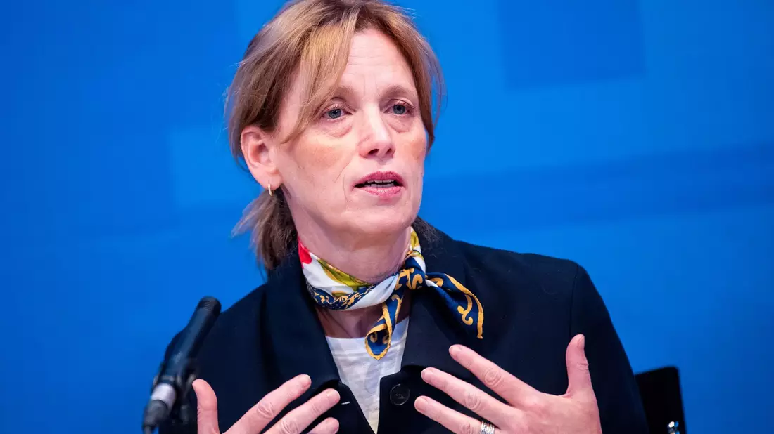 Kitas sind Ländersache. Bundesfamilienministerin Karin Prien (CDU) ist gegen pauschale Lösungen. (Archivbild) - Bild: Daniel Bockwoldt/dpa