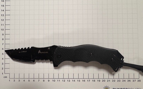 BPOL NRW: 37-Jähriger leistet Widerstand nach Sicherstellung seines Messers - Foto: presseportal.de
