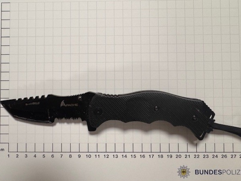BPOL NRW: 37-Jähriger leistet Widerstand nach Sicherstellung seines Messers - Foto: presseportal.de