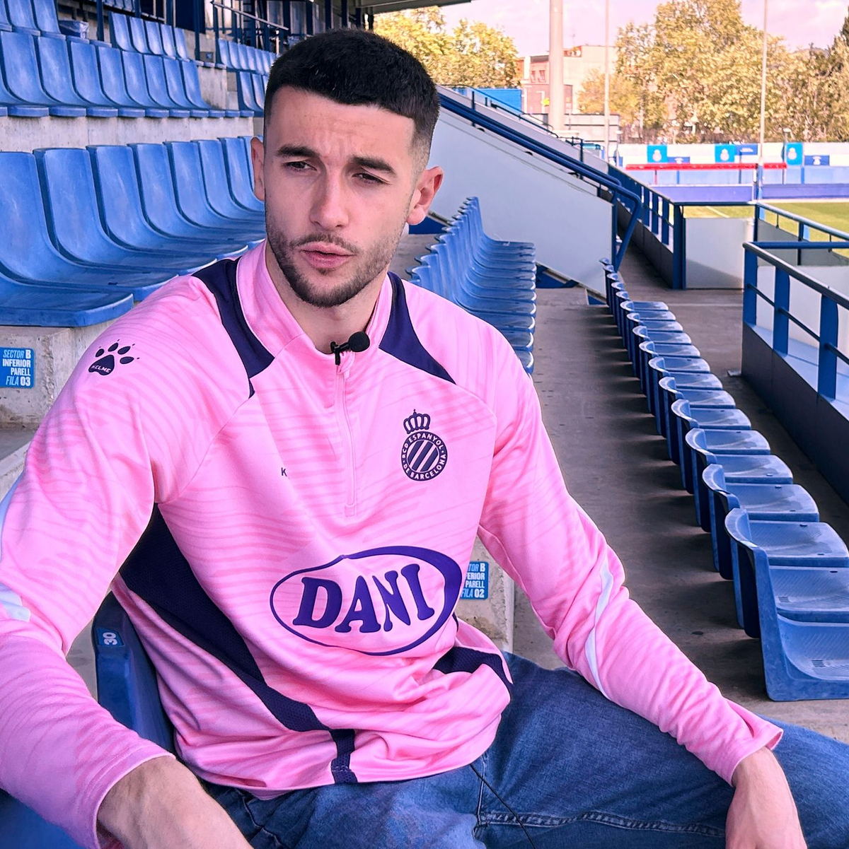 Er ist der neue Konkurrent vor Marc-André ter Stegen.   - Foto: Joseph Wilson/AP/dpa