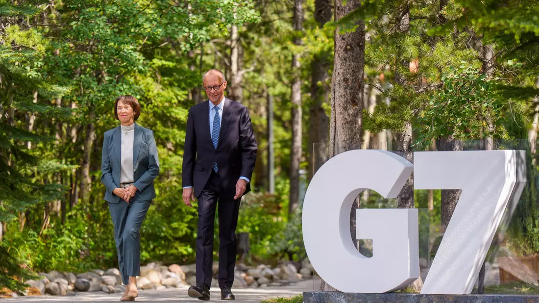 Aussagen von Bundeskanzler Friedrich Merz zu Israel und Iran am Rande des G7-Gipfels sorgen bei einigen in Deutschland für Befremden. (Archivbild) - Bild: Michael Kappeler/dpa-Pool/dpa