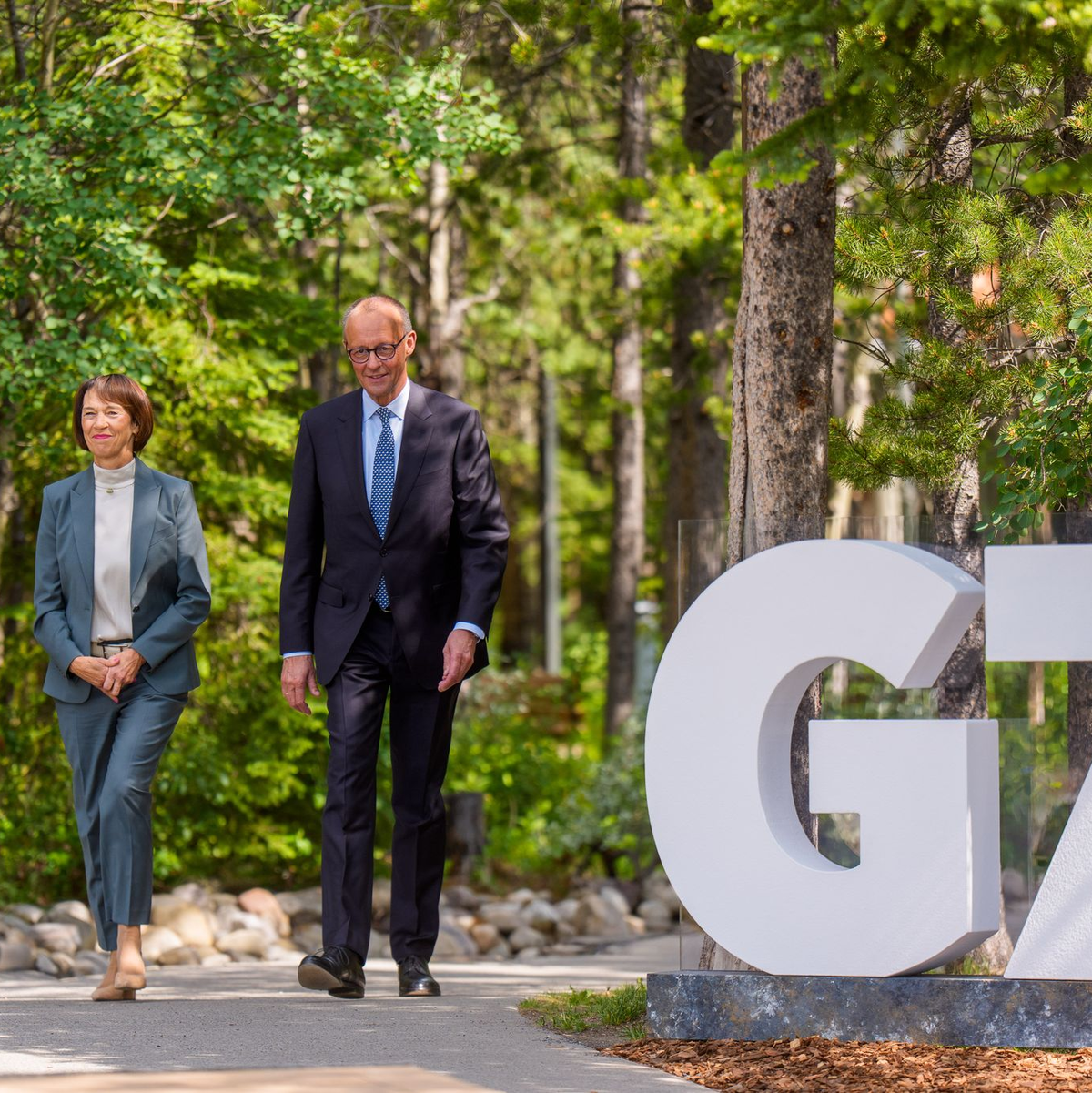 Aussagen von Bundeskanzler Friedrich Merz zu Israel und Iran am Rande des G7-Gipfels sorgen bei einigen in Deutschland für Befremden. (Archivbild) - Foto: Michael Kappeler/dpa-Pool/dpa