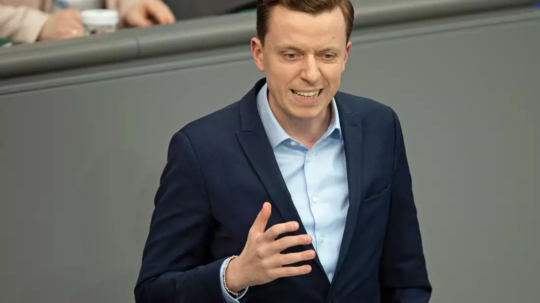 Laut Außenpolitiker Adis Ahmetovi? hat die Wortwahl in der SPD-Fraktion für Irritation gesorgt. (Archivbild) - Bild: Jonathan Penschek/dpa