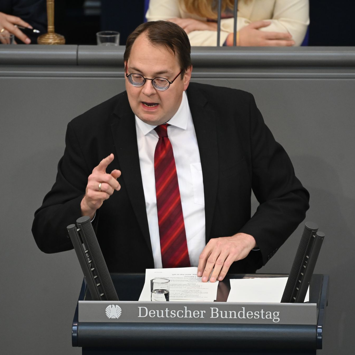 Linken-Fraktionschef Sören Pellmann stößt sich am Inhalt der Kanzler-Worte. (Archivbild) - Foto: Katharina Kausche/dpa