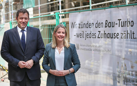 Lars Klingbeil und Verena Hubertz stellen Bau-Turbo vor am 18.06.2025 - Foto: über dts Nachrichtenagentur Lars Klingbeil und Verena Hubertz stellen Bau-Turbo vor am 18.06.2025 - Foto: über dts Nachrichtenagentur