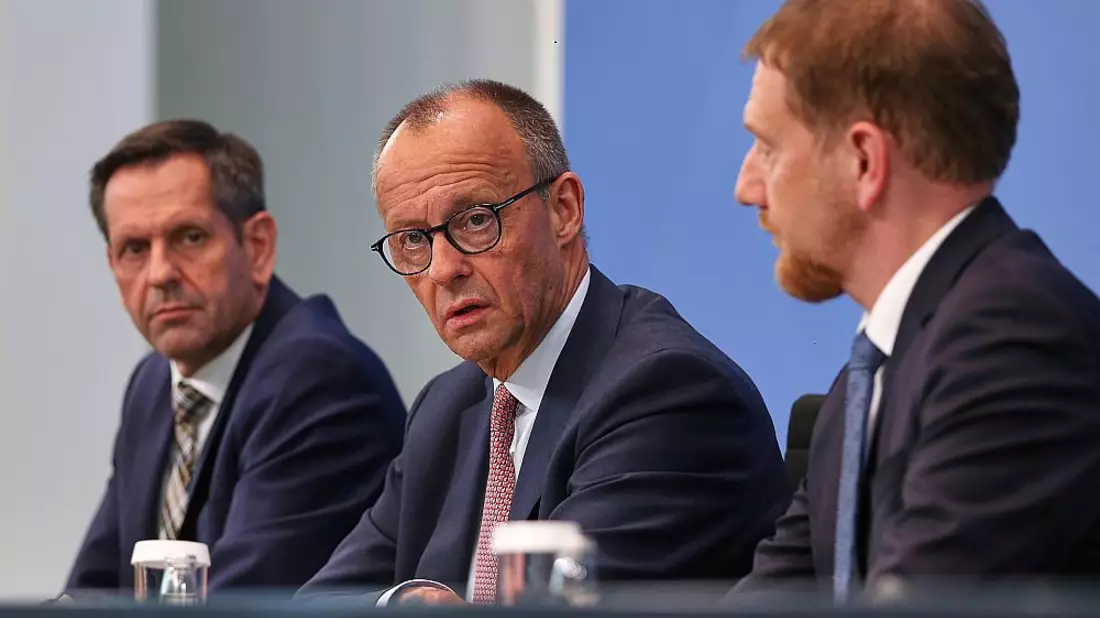 Olaf Lies, Friedrich Merz und Michael Kretschmer am 18.06.2025 - Bild: über dts Nachrichtenagentur