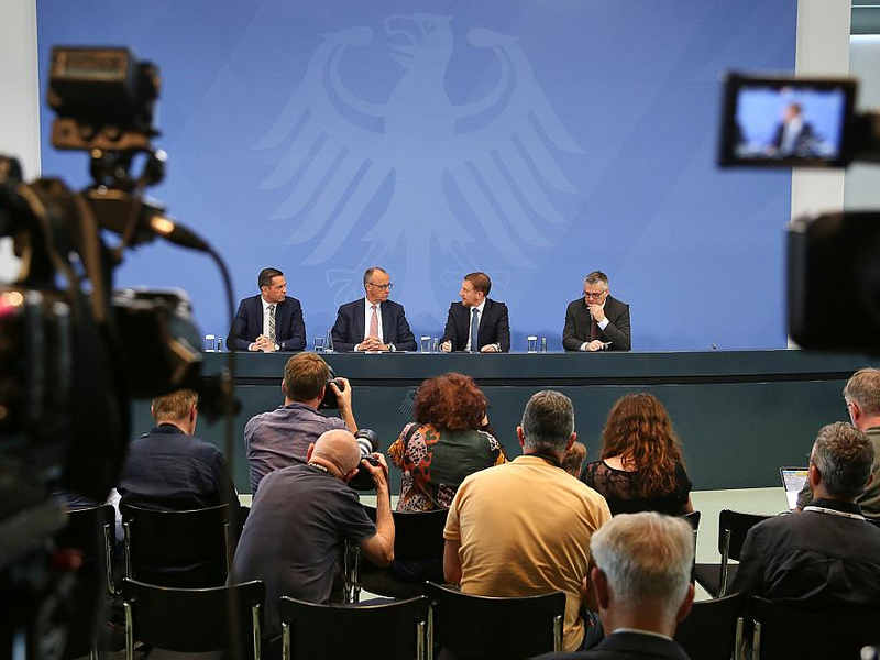 Olaf Lies, Friedrich Merz, Michael Kretschmer und Stefan kornelius am 18.06.2025 - Foto: über dts Nachrichtenagentur
