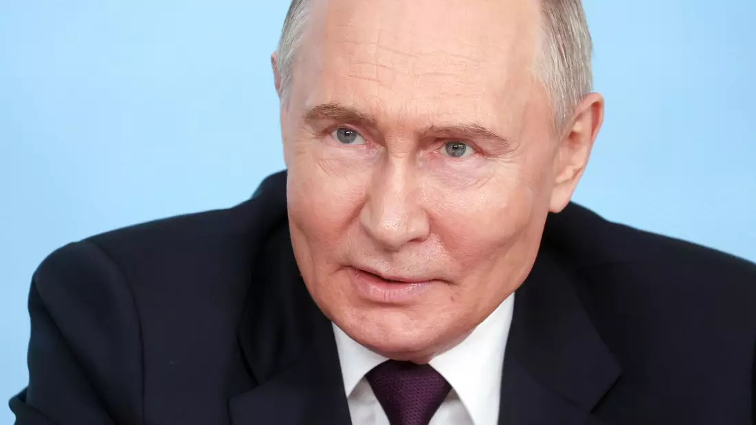 Der russische Präsident Wladimir Putin antwortet auf Fragen von Vertretern von Weltnachrichtenagenturen. (Archivbild) - Bild: Valentina Pevtsova/Pool Sputnik Kremlin/AP/dpa