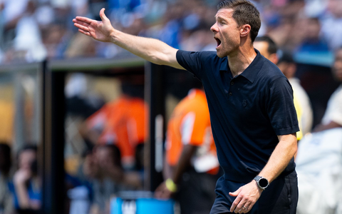 Engagiert am Spielfeldrand beim Real-Debüt: Xabi Alonso. - Foto: Sven Hoppe/dpa