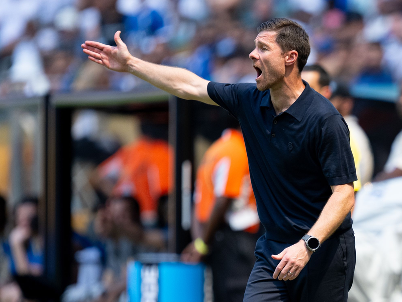 Engagiert am Spielfeldrand beim Real-Debüt: Xabi Alonso. - Foto: Sven Hoppe/dpa