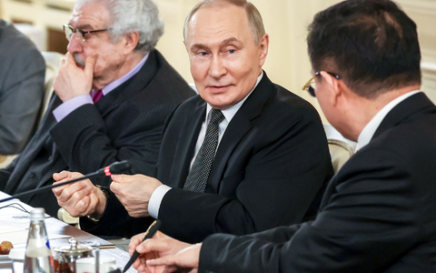 Der russische Präsident antwortet auf Fragen von Vertretern internationaler Nachrichtenagenturen. - Foto: Vyacheslav Prokofyev/Pool Sputnik Kremlin/AP/dpa