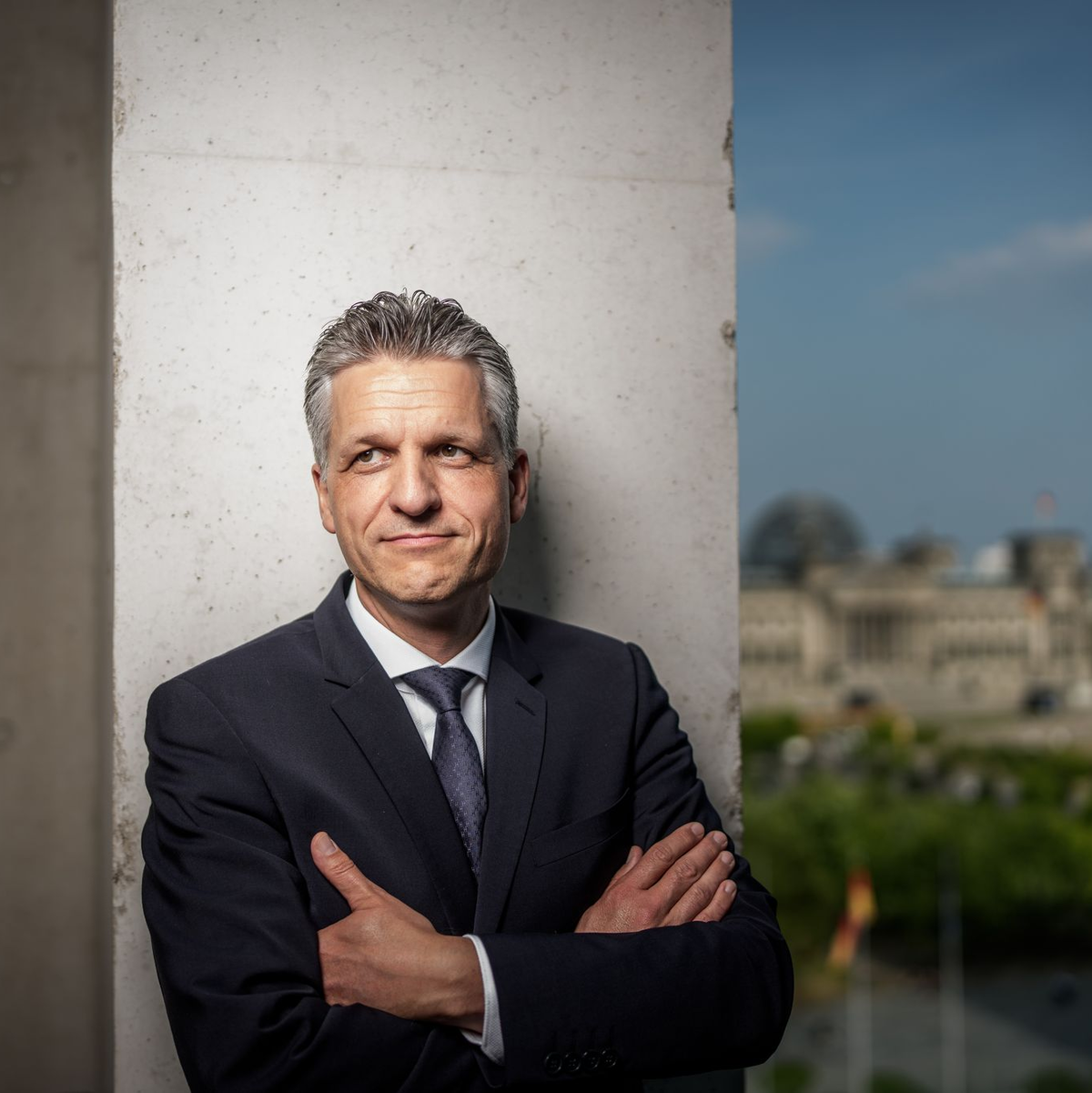 Kanzleramtschef Frei verteidigt die Aussagen von Bundeskanzler Merz zur «Drecksarbeit» der Israelis im Iran. - Foto: Michael Kappeler/dpa