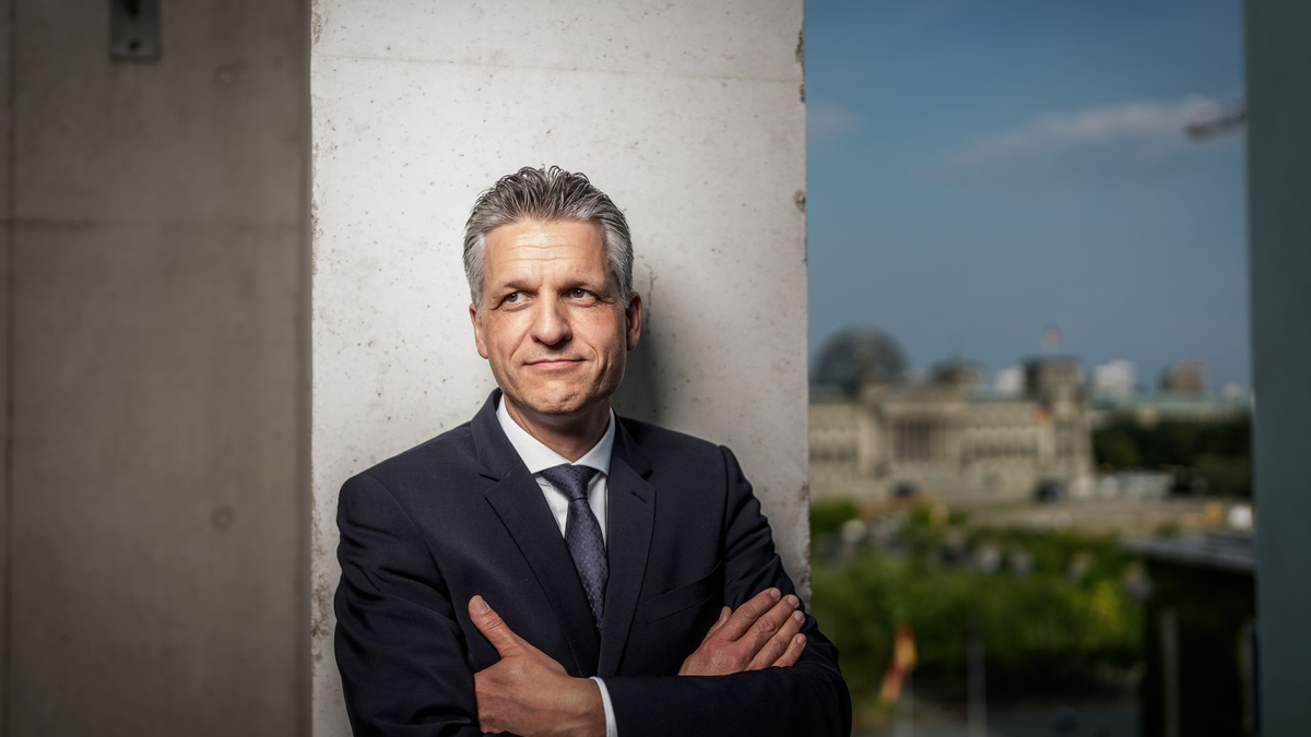 Kanzleramtschef Frei zeigt sich in der Debatte über die Stromsteuer gesprächsbereit. (Archivbild)  - Foto: Michael Kappeler/dpa