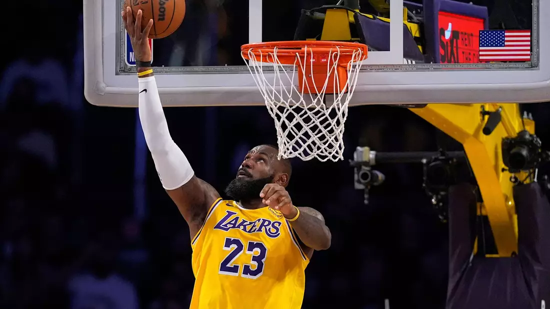 Basketball-Superstar LeBron James und die Los Angeles Lakers sollen einen neuen Eigentümer bekommen. - Bild: Mark J. Terrill/AP/dpa