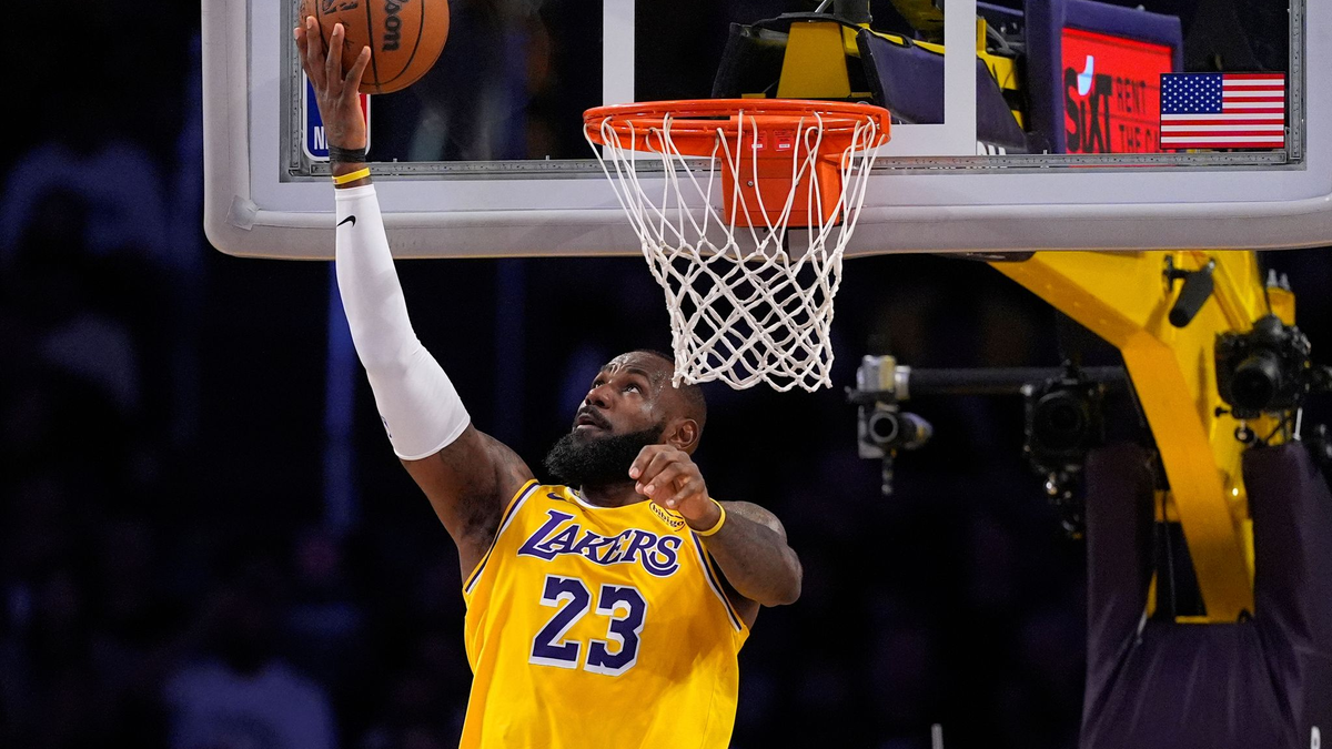 Basketball-Superstar LeBron James hat gerade die 15. China-Tour seiner Karriere beendet. (Archivbild)   - Foto: Mark J. Terrill/AP/dpa