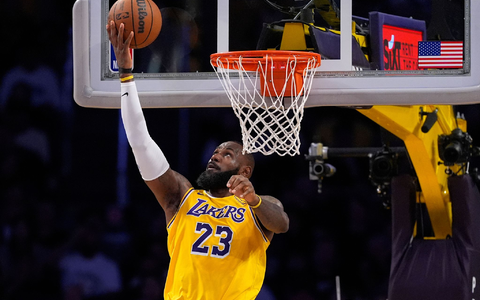 Basketball-Superstar LeBron James hat gerade die 15. China-Tour seiner Karriere beendet. (Archivbild)   - Foto: Mark J. Terrill/AP/dpa