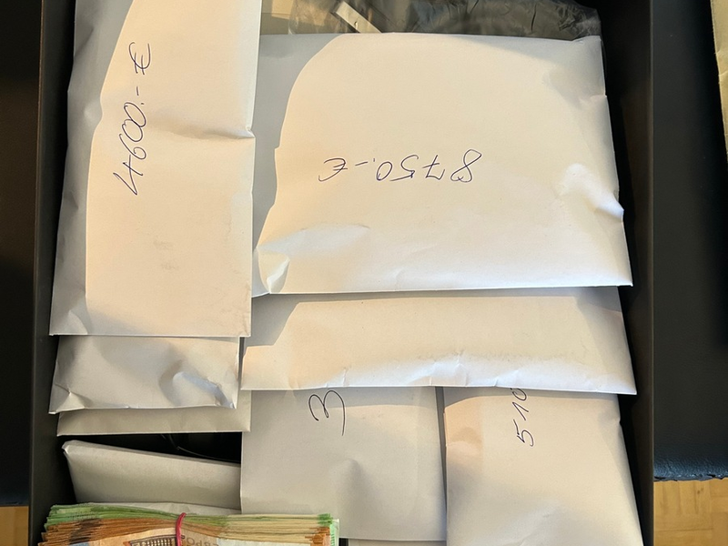 ZOLL-HH: Gemeinsame Pressemitteilung des Zollfahndungsamtes Hamburg und der Staatsanwaltschaft Hannover Verstoß gegen Russland- Embargo mit Luxusfahrzeugen - Foto: presseportal.de