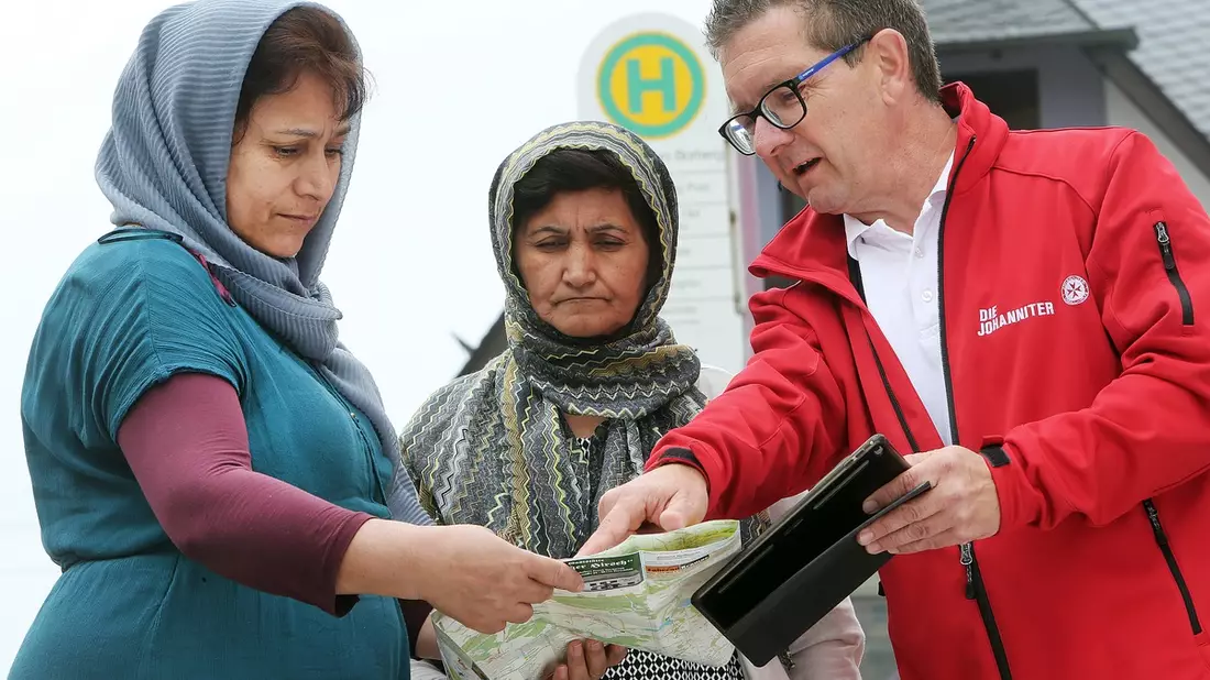 Menschen auf der Flucht: Johanniter stehen fest an der Seite der Menschen / Unterstützung in Deutschland und weltweit - Bild: presseportal.de